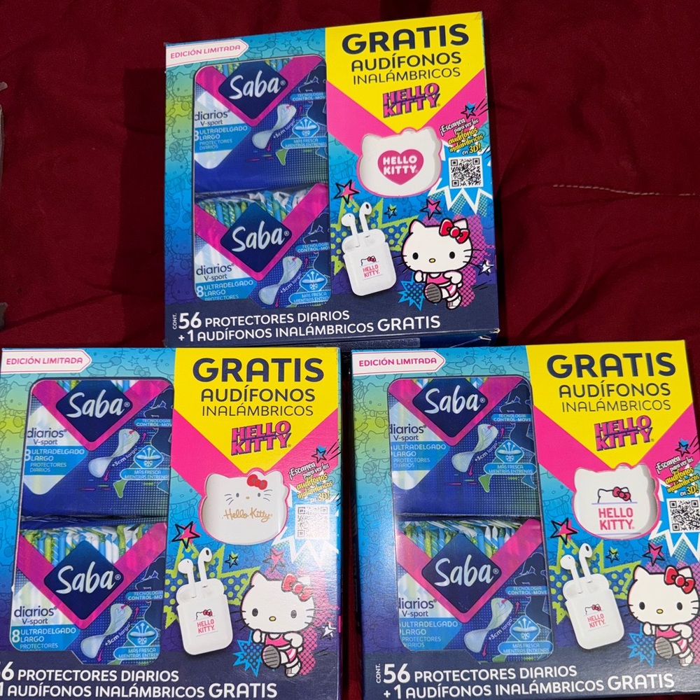 Hello kitty liners with earbuds & case